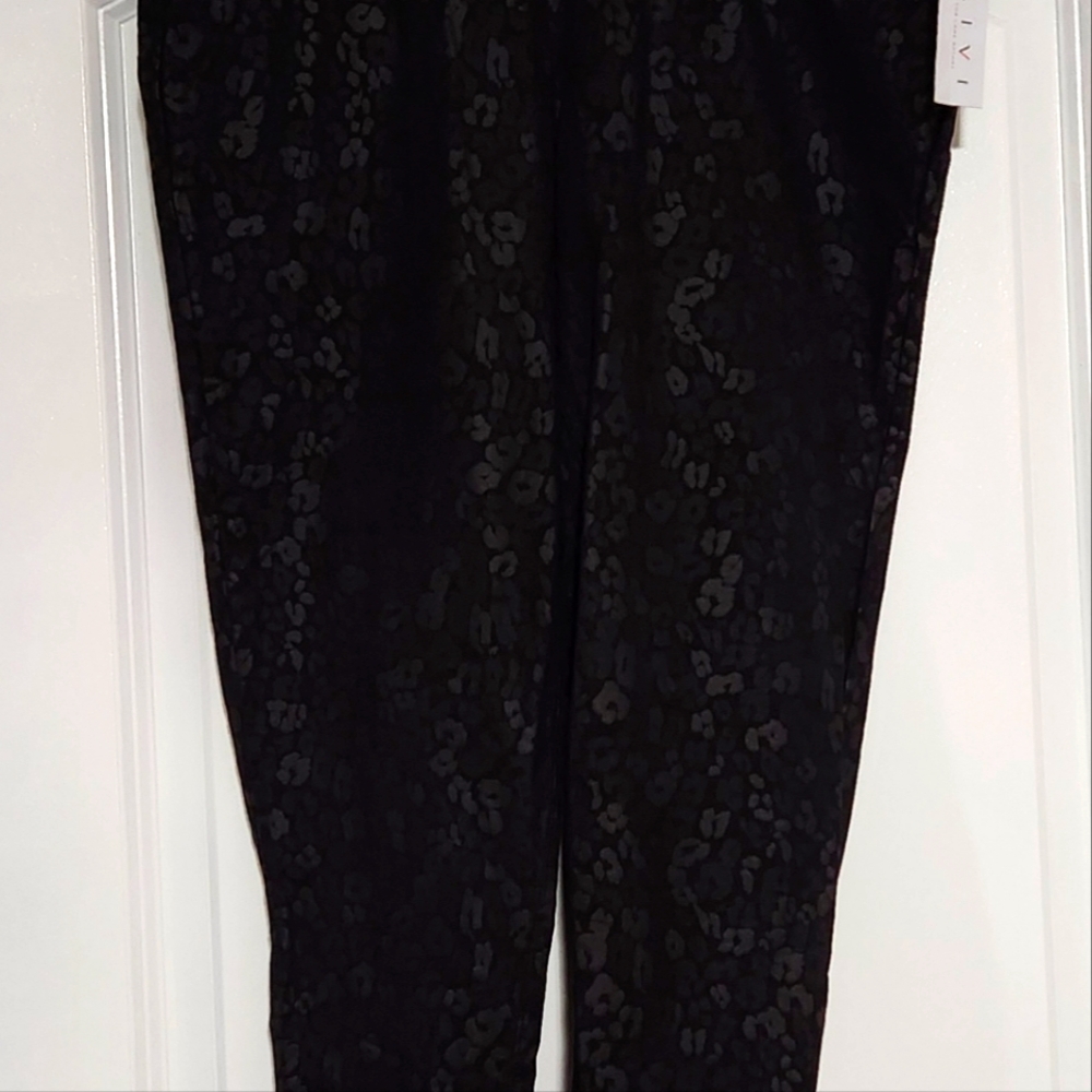 5 pairs of Livi leggings size 14/16 (as pictured)